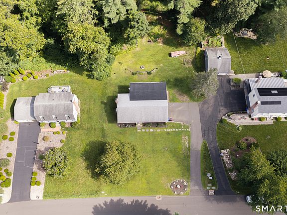 3rd image of 14 Glen Hollow Drive