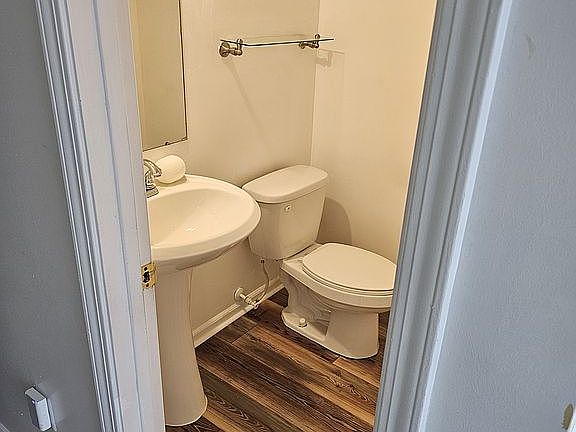 1/2 Bathroom