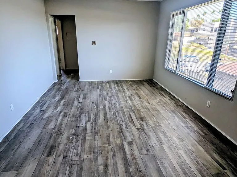 2237 Rose Ave — Photo 7