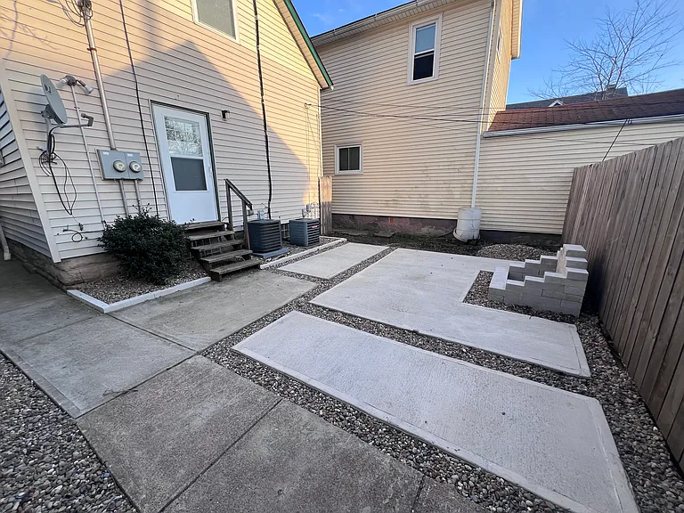1832 W 47th St #DOWN — Photo 10