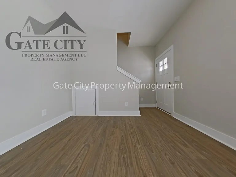 38 E 4th St — Photo 5