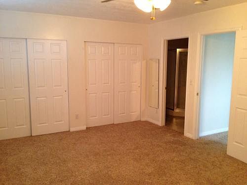 3rd image of 924 E Grape Ivy Way
