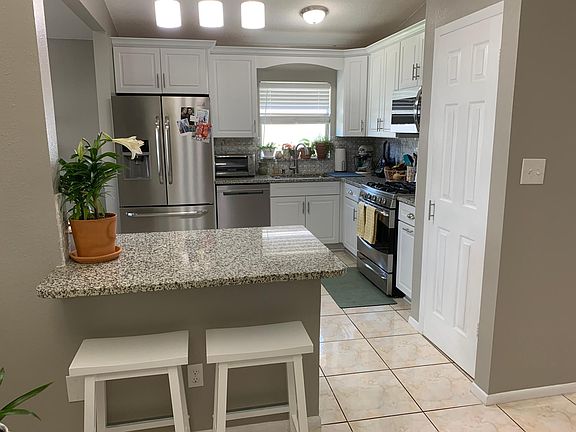3rd image of 2459 Albaca Dr