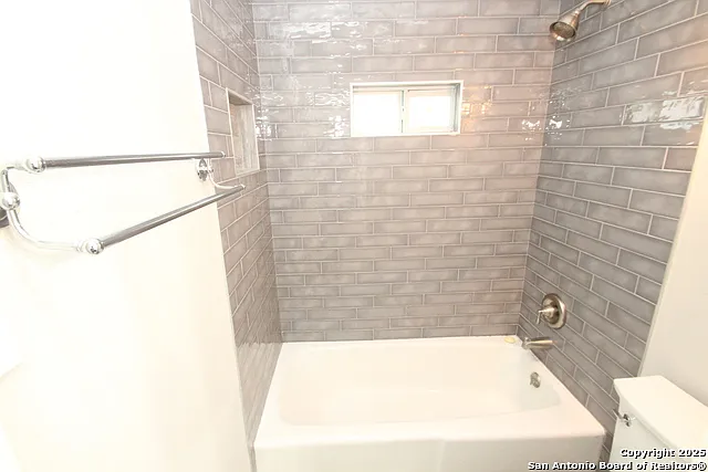 310 Threadneedle Ln — Photo 24