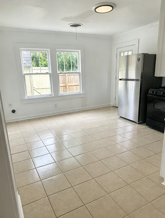 2 bed, 1042 sqft, $1,395 — Photo 2