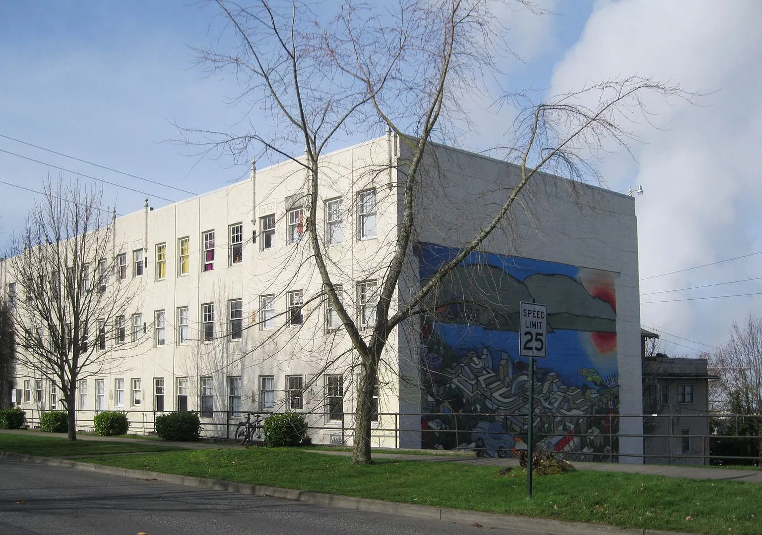 Alamo Apartments — Photo 2