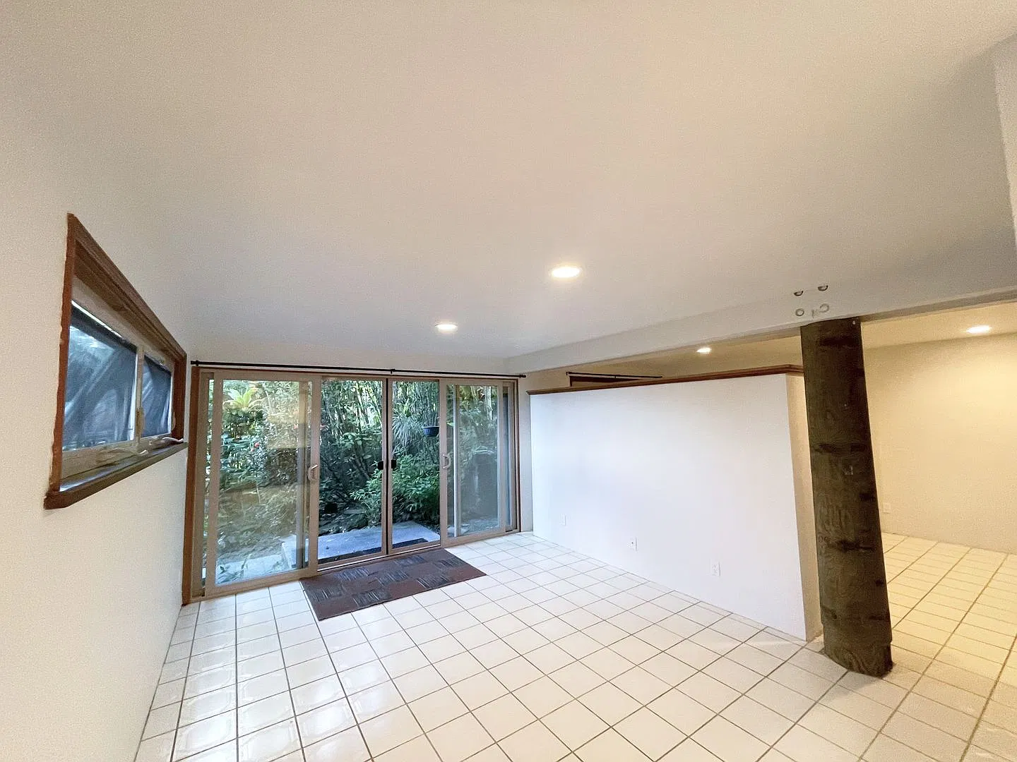 Spacious One Bedroom Studio Duplex — Photo 2