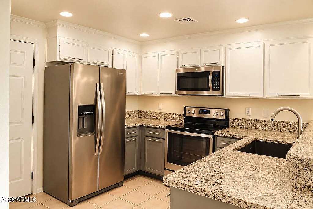 3 bed, 3.0 bath, 1932 sqft, $2,250 — Photo 3
