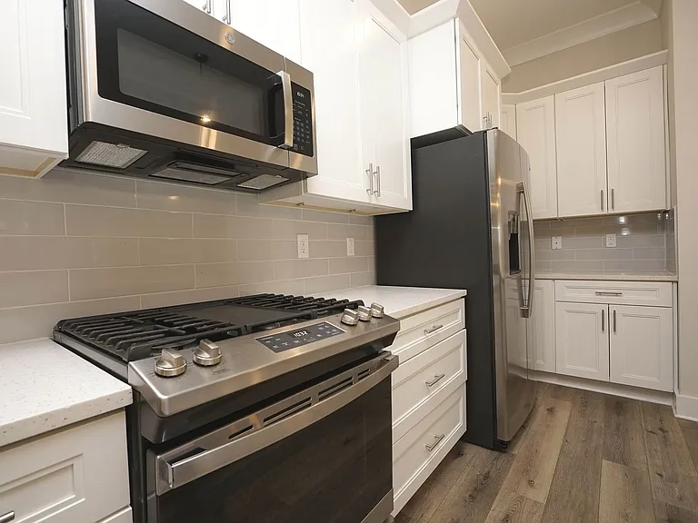1568 Pine St — Photo 11