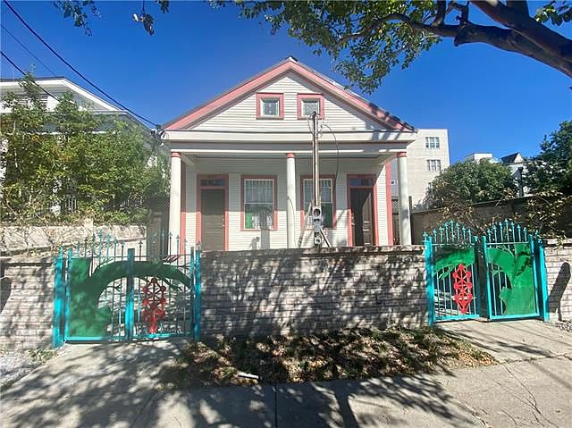 1st image of 3027 Milan St