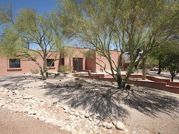 2nd image of 3851 N Hillwood Cir