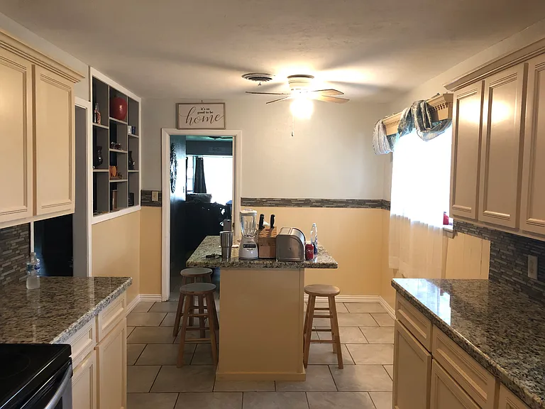 1325 Jefferson St — Photo 13