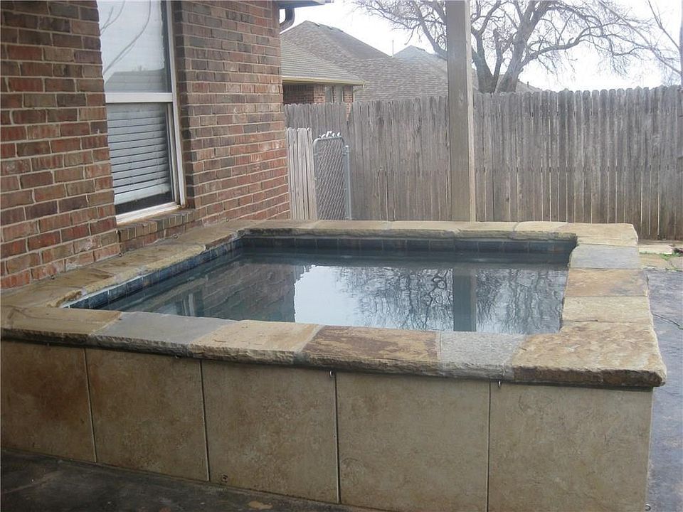 2nd image of 9005 NW 81st St
