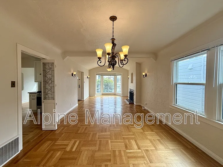 658 Rockdale Dr #MAIN — Photo 6