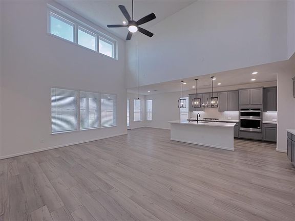 4th image of 25630 Moreleigh St