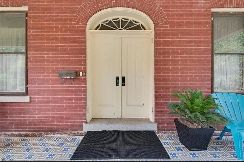 3 bed, 1850 sqft, $2,500 — Photo 2