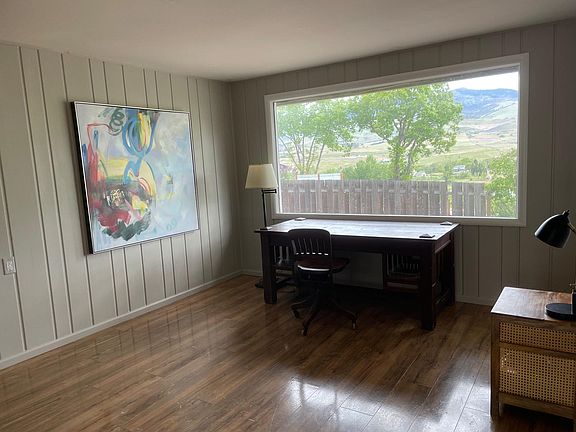 3rd image of 16 Knoll Crest Dr