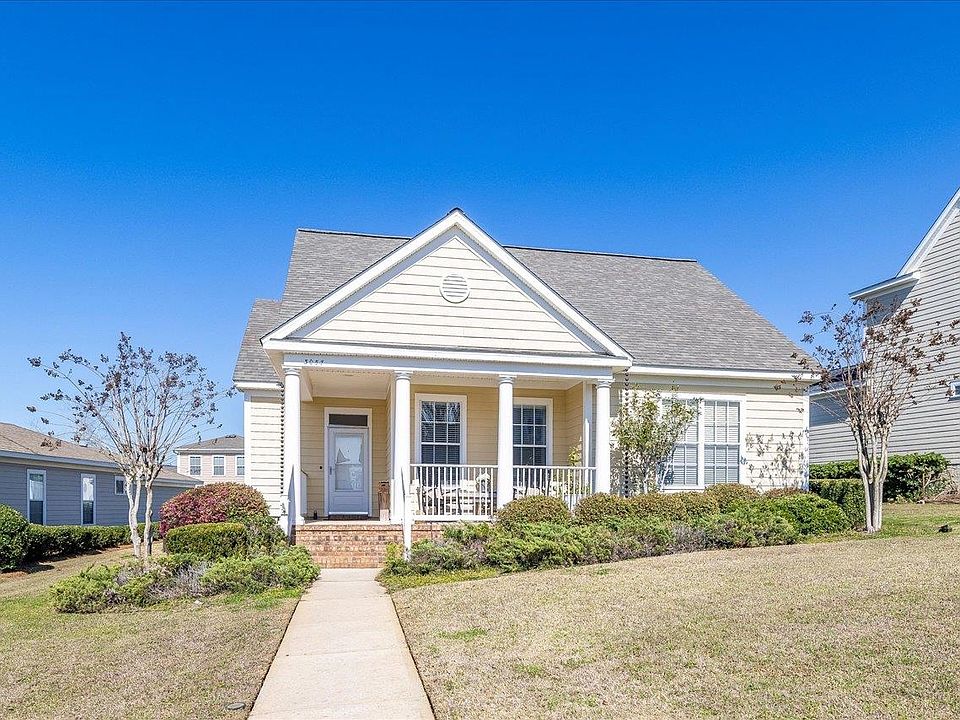 1st image of 3057 Dickinson Dr