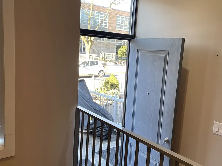 111 Lippincott St #MAIN — Photo 2