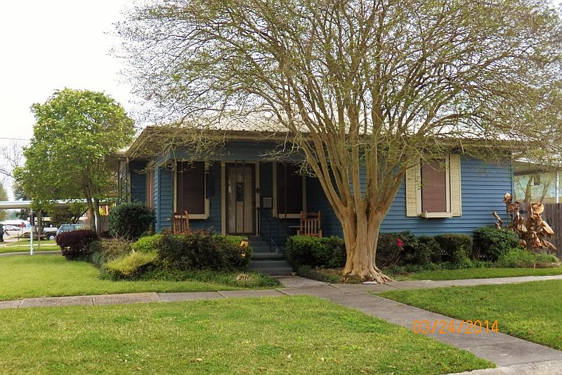 1st image of 414 7th St