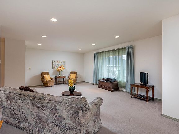 5th image of 3223 E 26th Ave