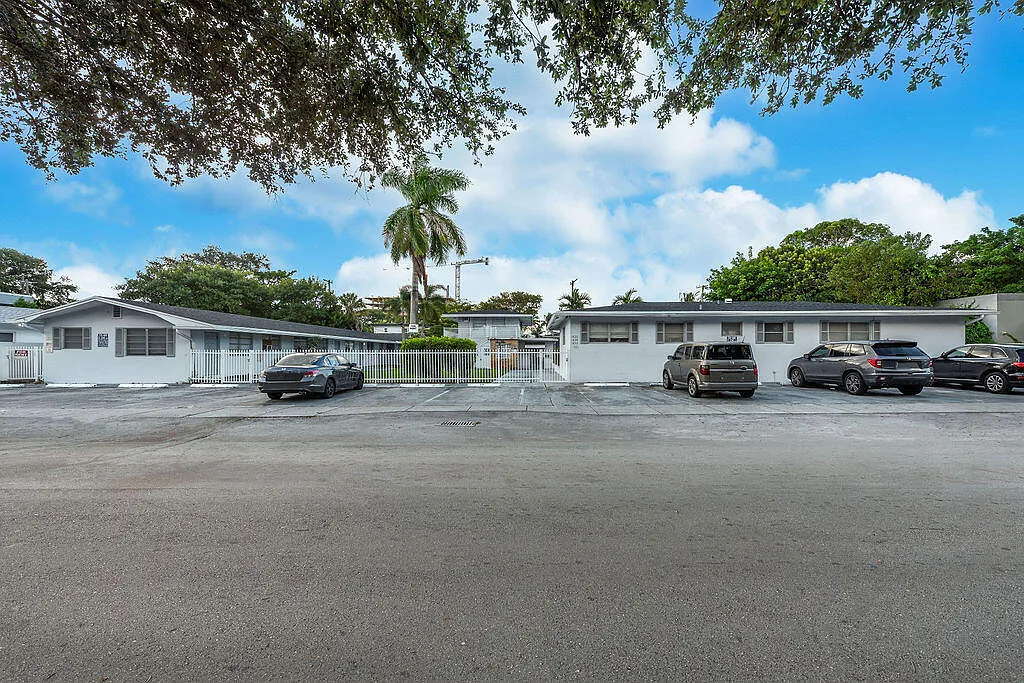 1 bed, 1.0 bath, 524 sqft, $1,955 — Photo 2