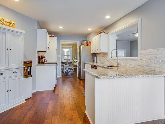 5th image of 2891 S Lakeshore Dr