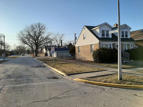 2nd image of 824 Portsmouth Ave