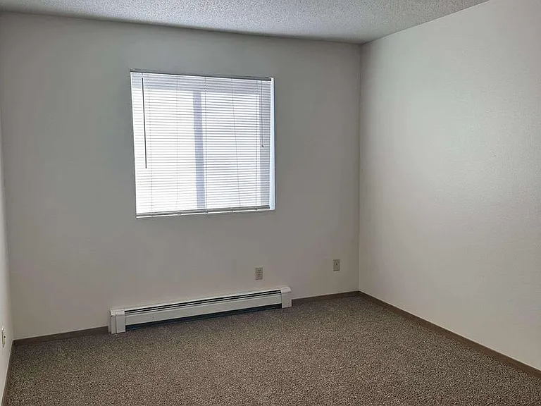 Dakota E & W Apartments — Photo 23