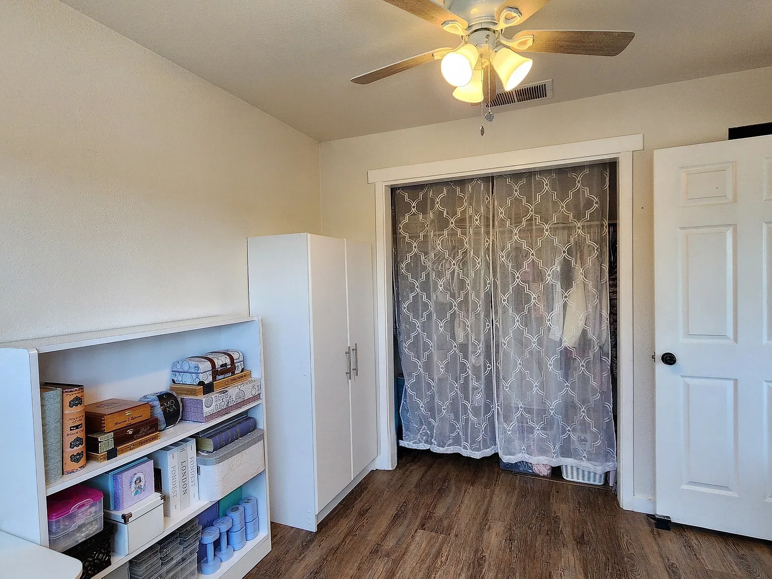 3 bed, 1221 sqft, $3,800 — Photo 4