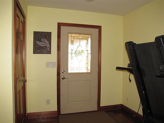 3rd image of 129 Shamrock Ln