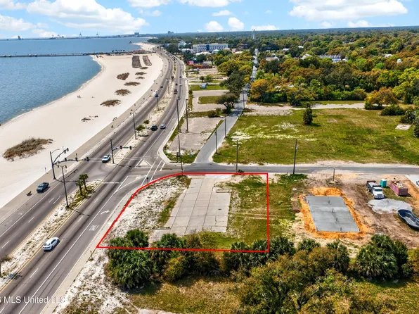 802 Beach Dr, Gulfport, MS 39507