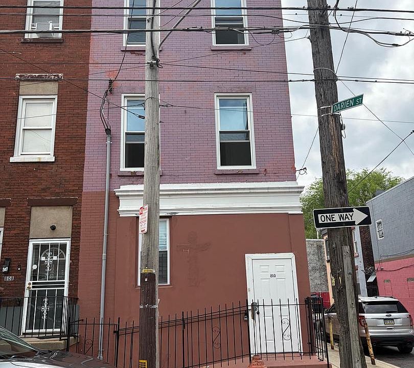 1st image of 810 W Somerset St