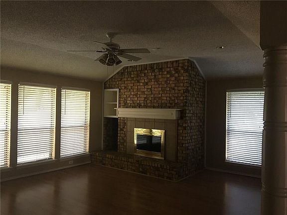 4th image of 1113 Douglas Dr