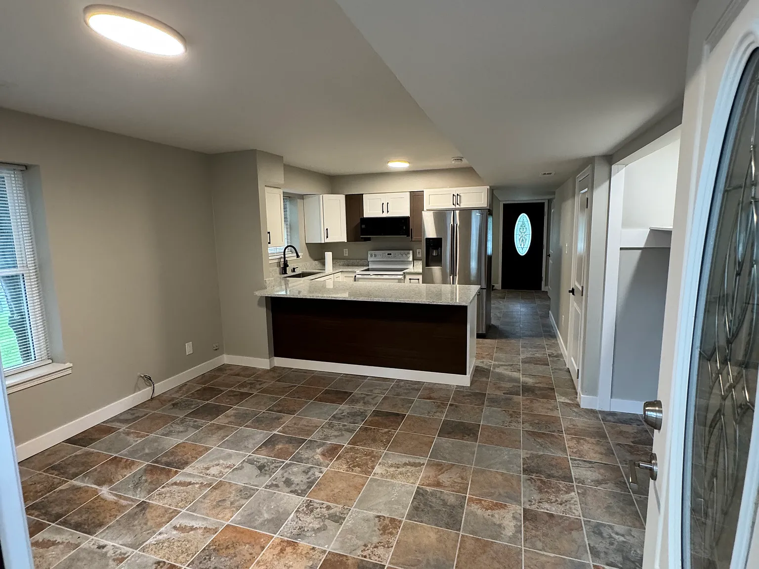 3 bed, 1.5 bath, 1500 sqft, $1,700 — Photo 2