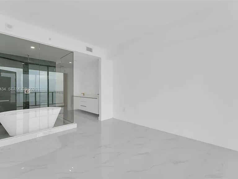 700 NE 24th St #3806 — Photo 15