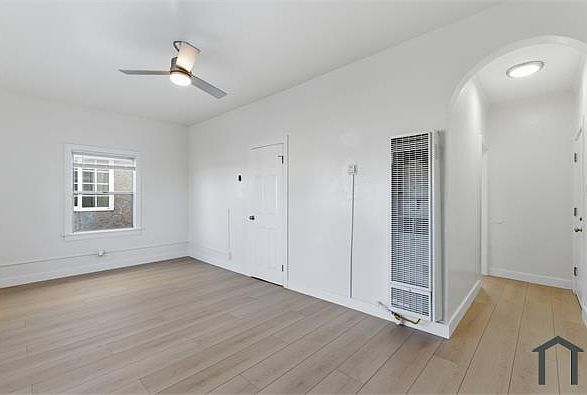 1st image of 318 3/4 W 84th Pl