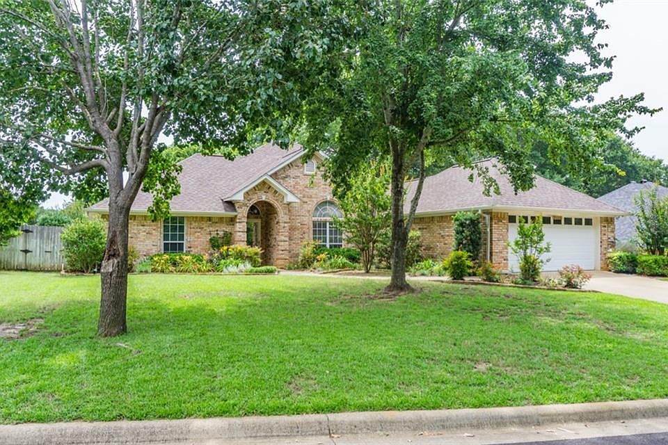 1st image of 409 Landon Dr