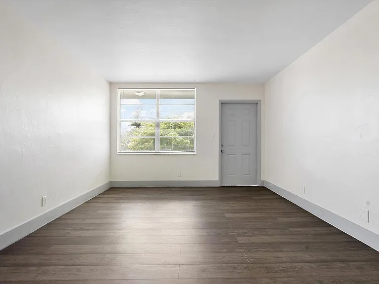 1715 N 16th Ave #111 — Photo 39