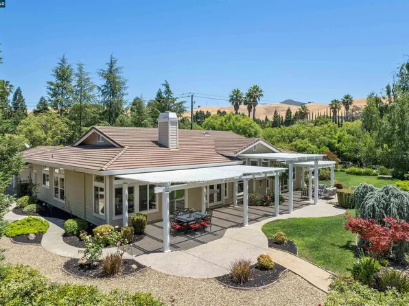 3686 Oak Creek Ct, Walnut Creek, CA 94598