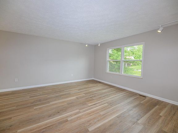 3rd image of 2923 Larchwood Ct