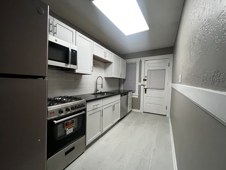 4005 Kenwood Ave #2N — Photo 1