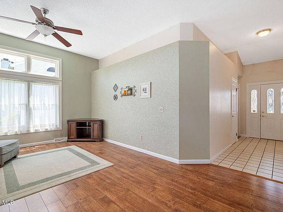 4th image of 77 Capitol Place