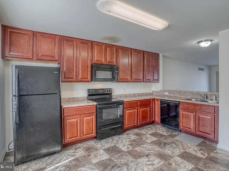 327 Tribbitt St — Photo 5