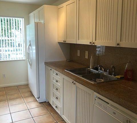 3rd image of 1901 S Roosevelt Blvd #107
