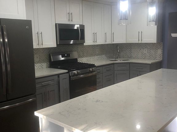 3rd image of 967 E 79th St Floor 1