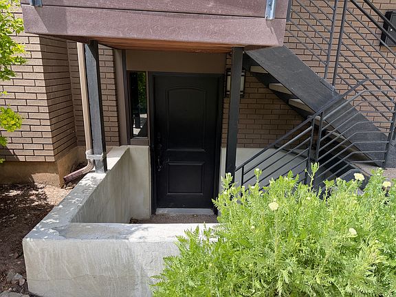 3rd image of 1825 S Foothill Dr