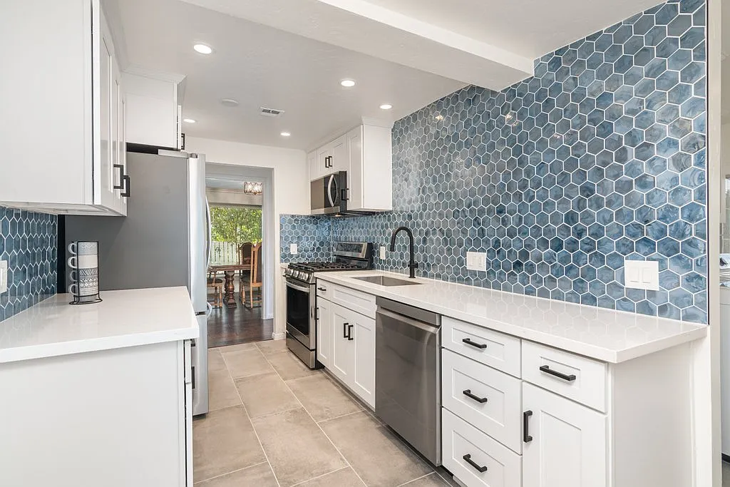 3 bed, 1114 sqft, $6,500 — Photo 3