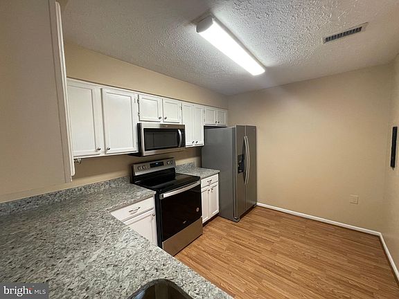 5th image of 7624 Jordon Hollow Ct