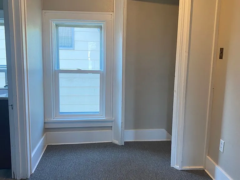 215 7th Ave NE — Photo 8